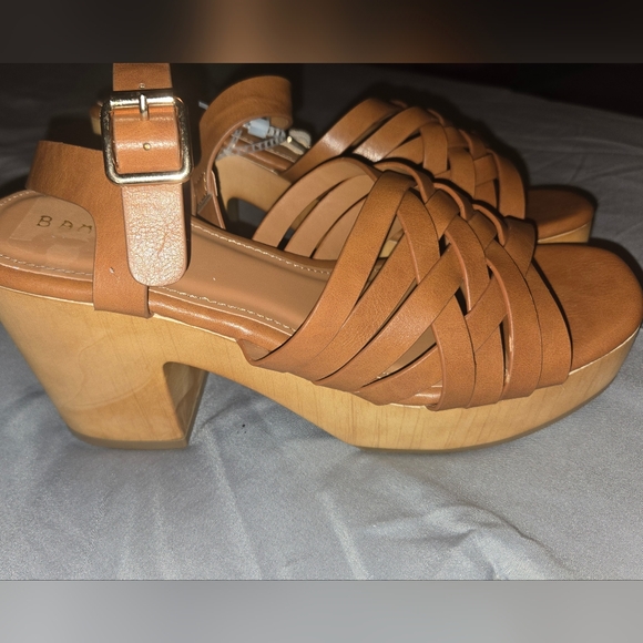 BAMBOO Tan Woven Strap Sandals - Picture 4 of 5